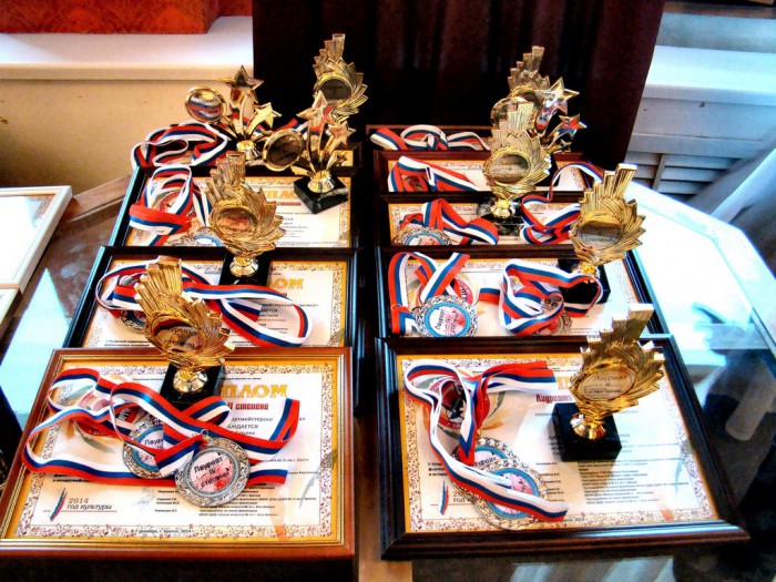 �������